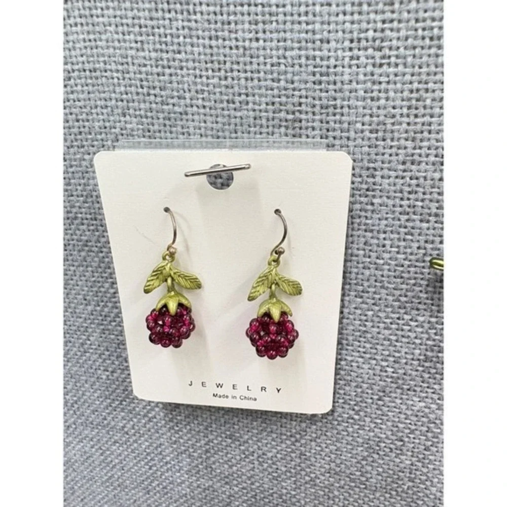 Vintage Style Nature-Inspired‎ purple Berry Jewelry Set – Earrings & Brooch new